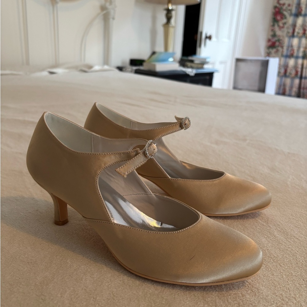 Elegant Tan Mary Jane Heels